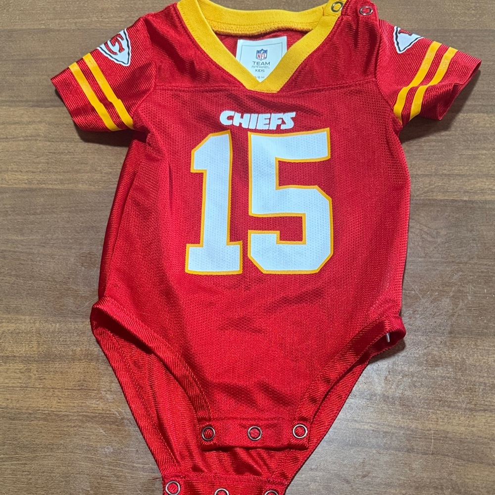 Kansas City Chiefs and Royals Baby Onesie Set - Picture 5 of 5